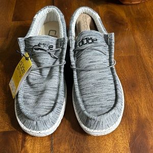 Men’s Hey Dude, size 11, gray and white
